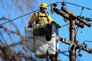 Întreruperi de energie electrică pe mai multe străzi din Târgu-Mureş
