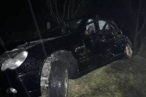 Ce a păţit o şoferiţă din Vermeş care nu s-a asigurat la ieşirea din curte şi intrarea pe DJ 151 (FOTO)