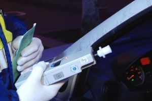 La volan fără permis de conducere şi în stare avansată de ebrietate