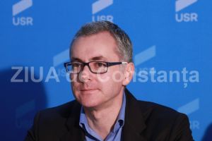 Stelian Ion crede ca anticipatele nu ar putea avea loc simultan cu localele 