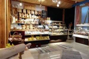 Celebrul brand de la Cumpana, brutaria Moara Veche, a prins viata in Brasov 