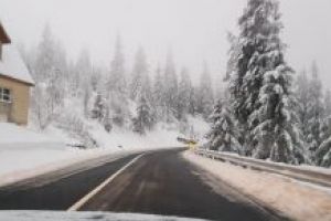 Info trafic: Zapada framantata pe sosea, intre km 140 si 156, dar si intre km 156 si 180, din Pasul Prislop