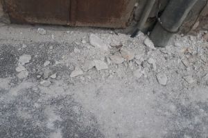 ATENȚIE! Ploaie de TENCUIALĂ în Arad din cauza VÂNTULUI (GALERIE FOTO)