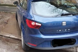 Poliţia Locală luptă cu praful: şoferi amendaţi pentru că parchează în noroi şi nu curăţă roţile maşinilor înainte să iasă în trafic