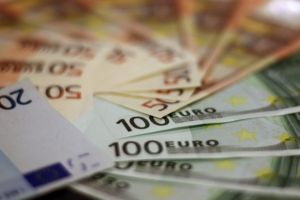 Evazioniştii scapă de închisoare doar cu amendă. Prejudiciul trebuie să fie sub 100.000 de euro