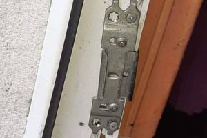 O casă a fost spartă de hoţi la Dudeştii Vechi