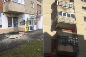 FOTO. Atenţie! Tencuială căzută de pe un bloc din Carpaţi II, din cauza vântului!