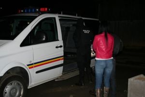 Minoră de 13 ani, din comuna Cozmeni, adusă de poliţie acasă, după o escapadă la un tânăr din Covasna