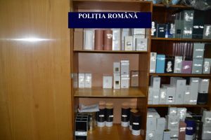 FOTO! Percheziţii în municipiul Botoşani. Trei imobile aparţinând unei femei de 62 de ani, răscolite de poliţişti