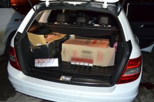 Garda de Coasta: Peste 8.000 de pachete cu tigari de contrabanda, descoperite de politistii de frontiera (galerie foto)