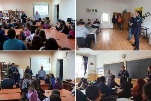 FOTO| Siguranţa minorilor în mediul on line: Poliţiştii le-au vorbit elevilor din Zlatna despre hărţuire şi victimizare, pornografia infantilă şi despre riscul de a deveni victimă a traficul de persoane