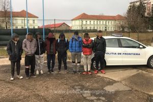 Opt dintr-o lovitură, la Tărian! Un grup de tineri din Afganistan au vrut să fugă ilegal în Ungaria (VIDEO)