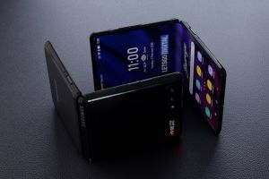VIDEO Samsung lansează Galaxy Z Flip alături de noile modele S20 – Preţul e pe măsură