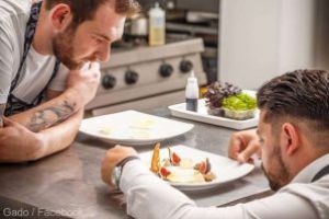 Majoritatea tinerilor vor să fie şefi şi salarii mari, spun doi întreprinzători din judeţ