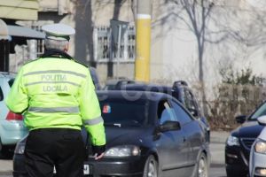 Noi cazuri de ultraj in Constanta: Un politist local, batut in plina strada. Un detinut de la Poarta Alba a amenintat un gardian ca ii va lua gatul