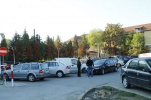 Aproape 43.000 de lei îi va costa pe deveni un loc de parcare. Pentru parcarea din faţa spitalului judeţean, administraţia locală va plăti aproximativ 8 milioane de lei, fără TVA