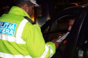 ȘOFER prins în trafic, de poliţişti, cu ALCOOLEMIE URIAȘĂ. Conducea o MAȘINĂ FURATĂ din Constanţa

