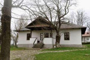 Se pune tablă pe casa lui Eminescu de la Ipoteşti