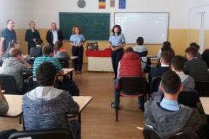 Politistii au desfasurat activitati preventive pentru siguranta elevilor din Ulmeni, Ardusat si Gardani