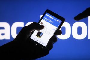 3 din 4 oameni îşi judecă prietenii pe baza profilului de Facebook. De ce purtăm „masca perfecţiunii” pe Facebook?