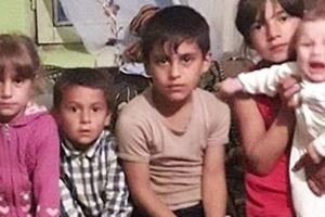 VIDEO FOTO Cinci copii din Roşia au nevoie de ajutor – Se cresc singuri după ce le-a murit mama