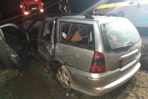 Șoferul unui autoturism şi un pieton acroşat de acesta, morţi într-un groaznic accident la Clit
