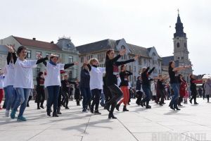 Anunţ important la flashmob-ul anti violenţă în familie: De luna aceasta, în Bihor va fi funcţională prima casă protejată pentru femeile abuzate (FOTO / VIDEO)