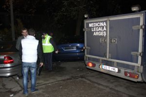 GĂSIT MORT CU URME DE ARSURĂ PE CORP