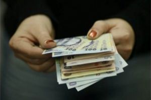 Vasilescu (BNR): Banii sunt cei mai periculoşi când este vorba de răspândirea unei molime