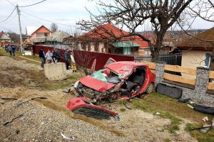 FOTO Accident mortal pe DN2! Un botoşănean a fost rănit grav