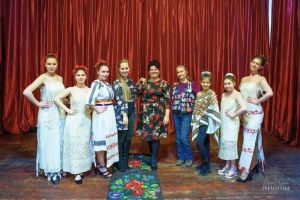 FOTO| Ziua Femeii, sărbătorită la Ocna Mureş: Jocuri populare, cântece şi prezentare de modă, într-un spectacol care a atins sufletele spectatorilor
