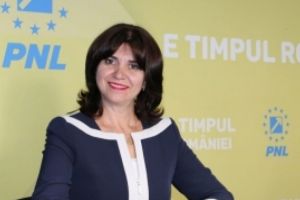 Consiliul Elevilor o BAGĂ ÎN CORZI pe Monica Anisie: se cere ÎNCHIDEREA tuturor şcolilor şi dotarea permanentă cu materiale dezinfectante