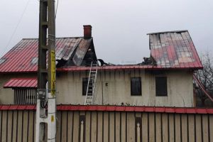 Două incendii au distrus locuinţele unor familii din Fundu Moldovei şi Bădeuţi