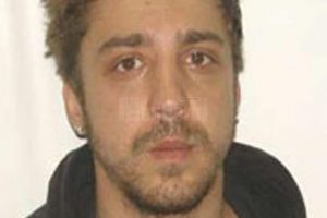 Recidivist în fapte cu violenţă, arestat după ce a spart de trei ori un magazin şi a furat ...