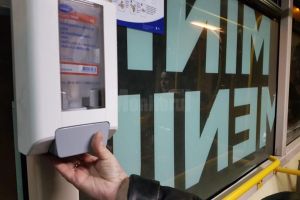 Distribuitoare de dezinfectant în toate autobuzele TPL, pentru a limita răspândirea gripei ...
