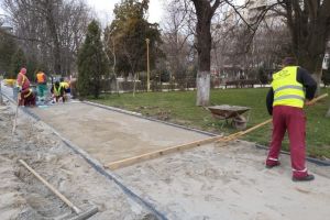 Echipele SC Confort Urban continua lucrarile de reabilitare din zona bulevardului Mamaia (galerie foto)