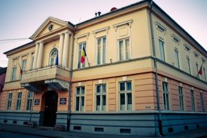 SONDAJ/ Cu SĂBIILE pe MASĂ! Bătălie mare pentru funcţia de PRIMAR la Lipova
