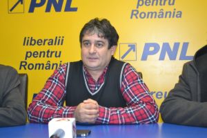 SURSE: Când USR + PLUS dă cu minus! Pleşa, „primadona” USR-iştilor, acuzat de traseism de 32 de membri PLUS