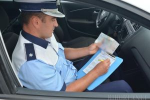În loc de flori, amendă: O şoferiţă de BMW a fost trasă pe dreapta de 8 martie, după ce a gonit cu 132 km/h în Oradea