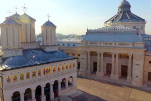 Unii politiceini cer închiderea Bisericii. Patriarhia Română reacţionează: ”Biserica nu intră în carantină, ea aparţine lui Hristos, nu autorităţii pământeşti”