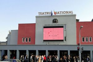 Sala Teatrului Naţional „Radu Stanca”, dezinfectată cu lămpi speciale, împotriva bacteriilor