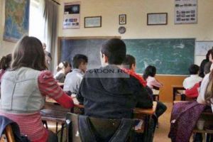 Directorilor şcolilor din Timiş li se recomandă să nu mai permită accesul persoanelor străine în unităţile de învăţământ pentru a preveni infecţia cu coronavirus