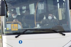 Alertă în judeţul vecin! Un autocar cu români din zona roşie a Italiei a „scăpat” în ţară
