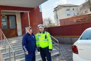 Angajaţii unei staţii Peco din Focşani au returnat o borsetă uitată acolo de un vasluian