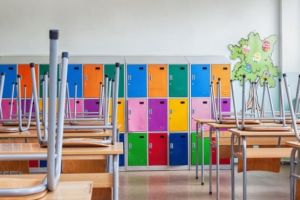 Toate şcolile din România vor fi închise pentru o săptămână începând de miercuri, cu posibilitatea de prelungire a măsurii