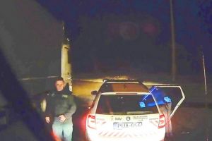 Să râdem de coronavirus! Un şofer român de TIR a scăpat de controlul poliţiştilor maghiari când le-a spus că vine din nordul Italiei (VIDEO)