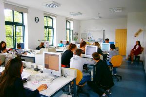 Elevii solicită suspendarea cursurilor de teama noului coronavirus