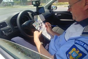Poliţiştii Serviciului Rutier şi cei ai Serviciului de Ordine Publică au efectuat, la acest sfârşit de săptămână,  o serie de acţiuni, pe principalele artere din judeţ