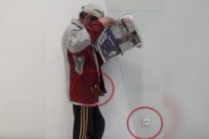 Imaginea zilei: Ea e Miss? Ea e. Cu incarcator la mall sau fara… ea e. Garantat!