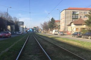 Nu mai circulă tramvaiele între Piaţa 700 şi Torontalului, după un tramvai deraiat. STPT pune un autobuz şi un minibuz pe traseu